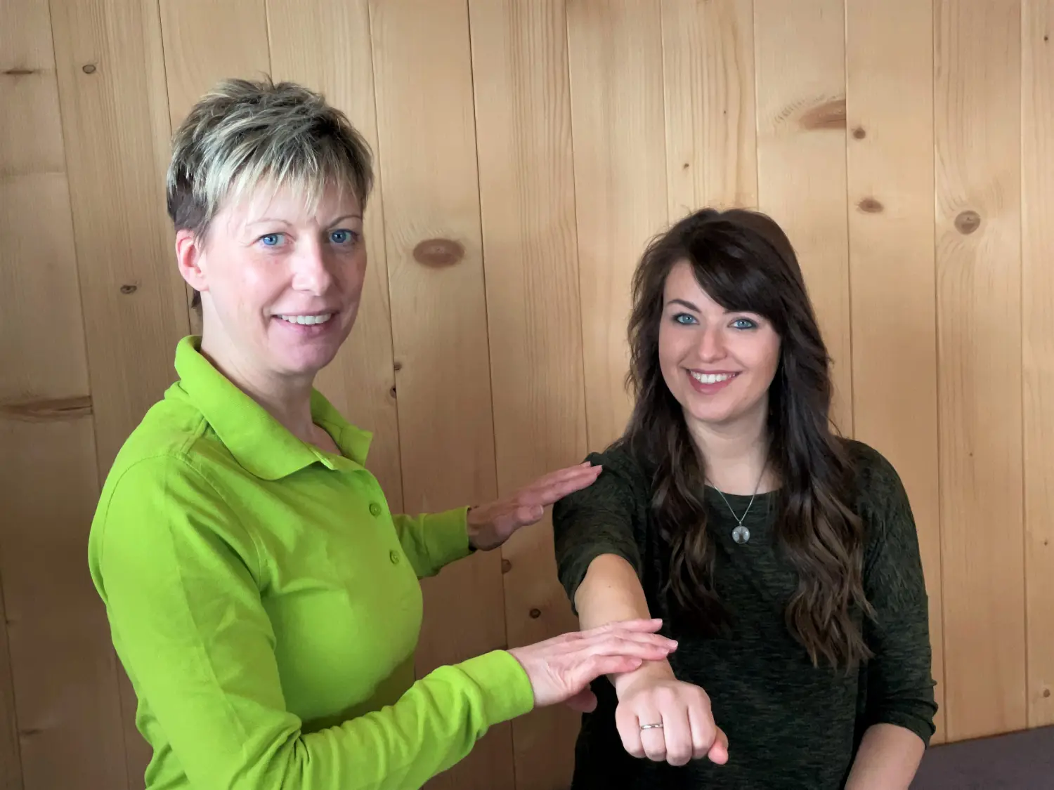 Silvia Schötz mit ihrer Patientin